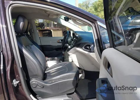 2017 Chrysler Pacifica Touring-L из США, поврежденный, VIN 2C4RC1BG9HR526708